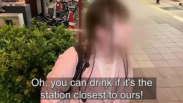 English Dubbing She is a woman who requests to be taken home in a mocking gesture and fucked creampie!