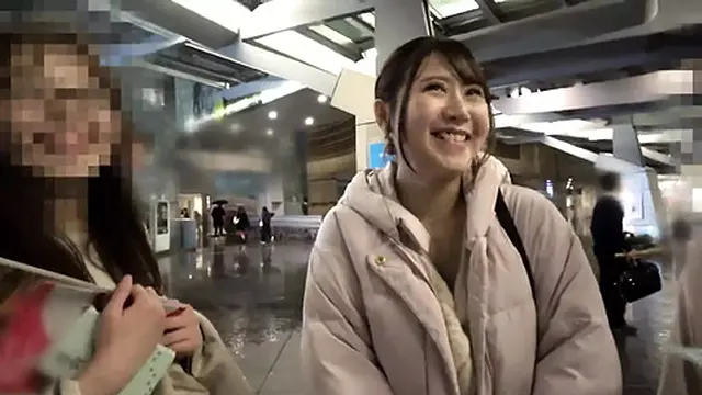 Capture a super cute and lewd JD living in the countryside! A fair-skinned F-cup breast raised in Tohoku and a super soft peach