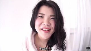 Blonde and plump Japanese amateur babe's measurements: 34B-24-34 and dirty freak sex