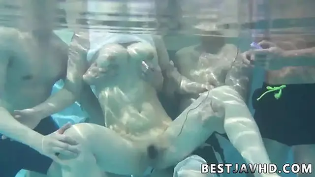 Suzuna Komiya, a stellar and crazy Asian woman, gives an exceptional deep throat by the pool in this uncensored XXX JAV!