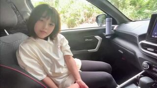 Some guy and girl do nasty stuff in a car with stinky vagina✌