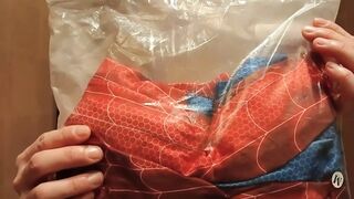 Webbed淫欲：蜘蛛女制服激情表演