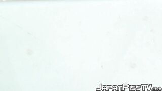 Japanese amateur babes having a peeing contest